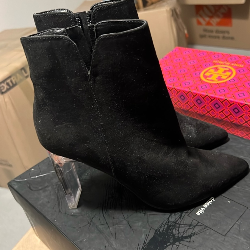 Been sitting my closet. 5.5 women’s suede.